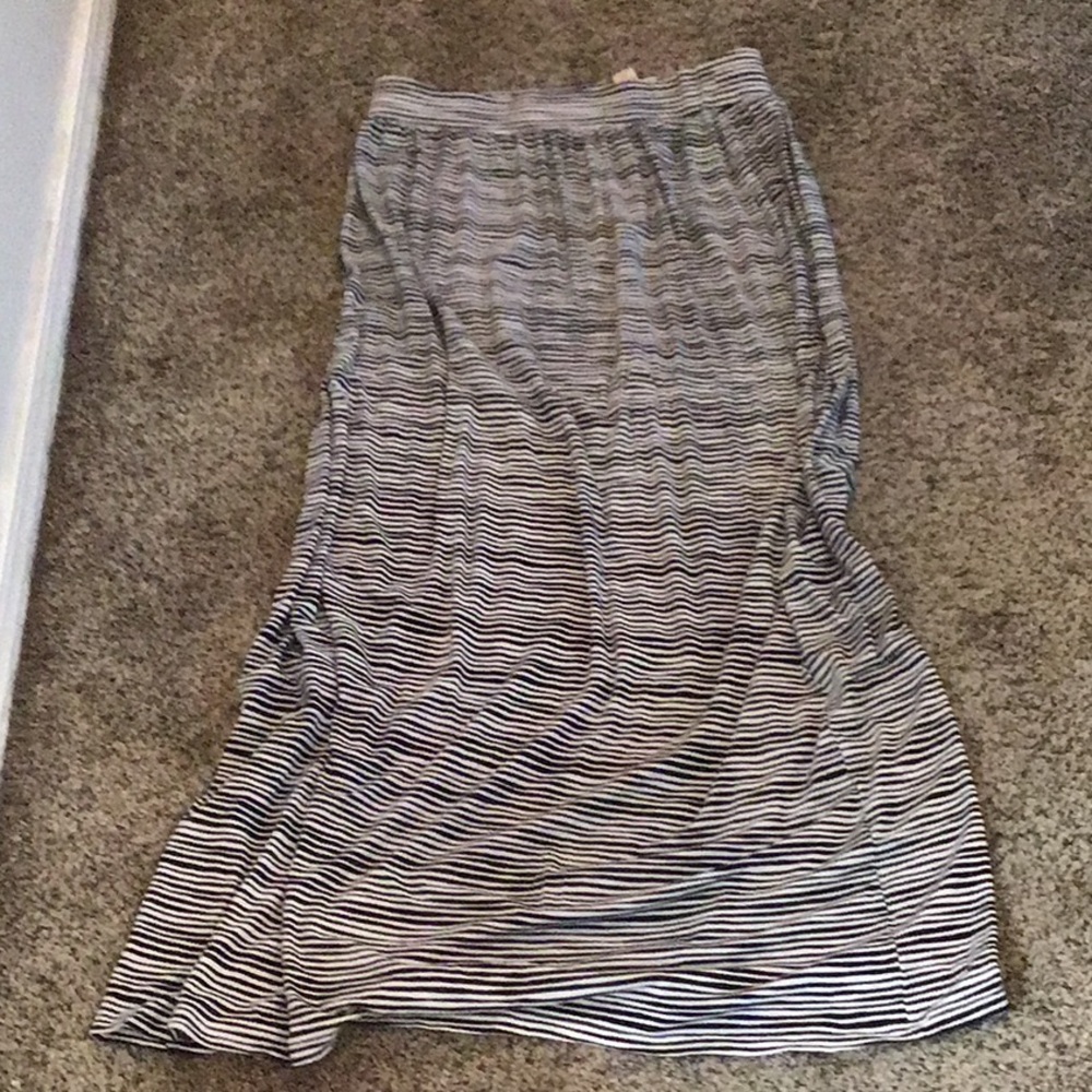 🔅4 for $10 Loft maxi skirt